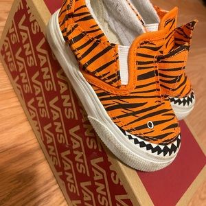 Size 6C slip on tiger print vans